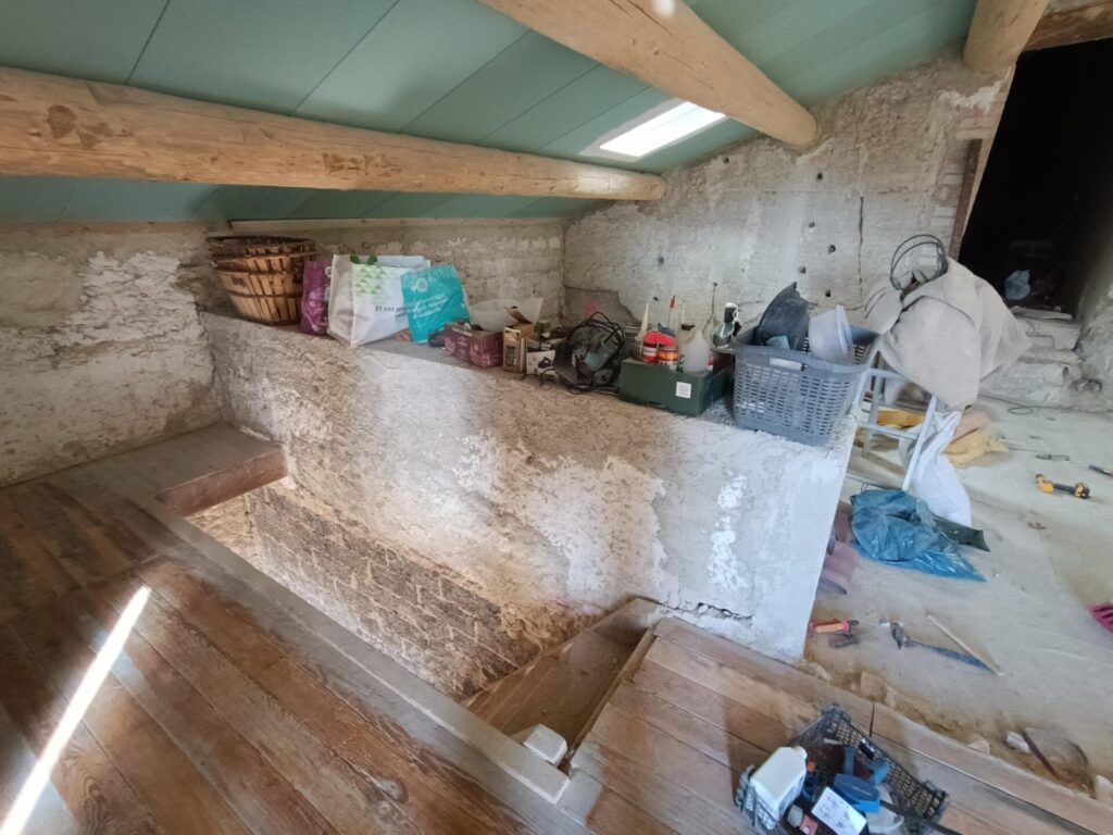 Avant rénovation d'un tableau d'encadrement sur les Valayans dans le Vaucluse