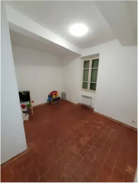 Photo d'une chambre avant rénovation d'appartement à Orange dans le Vaucluse