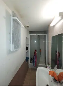 Photo d'une salle de bain avant rénovation d'appartement à Orange dans le Vaucluse