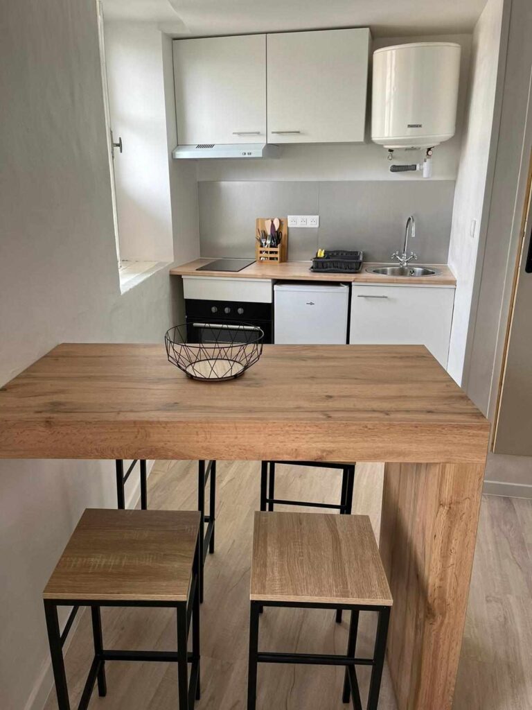 Après Rénovation totale d’un appartement T1 sur Marseille, joli cuisine