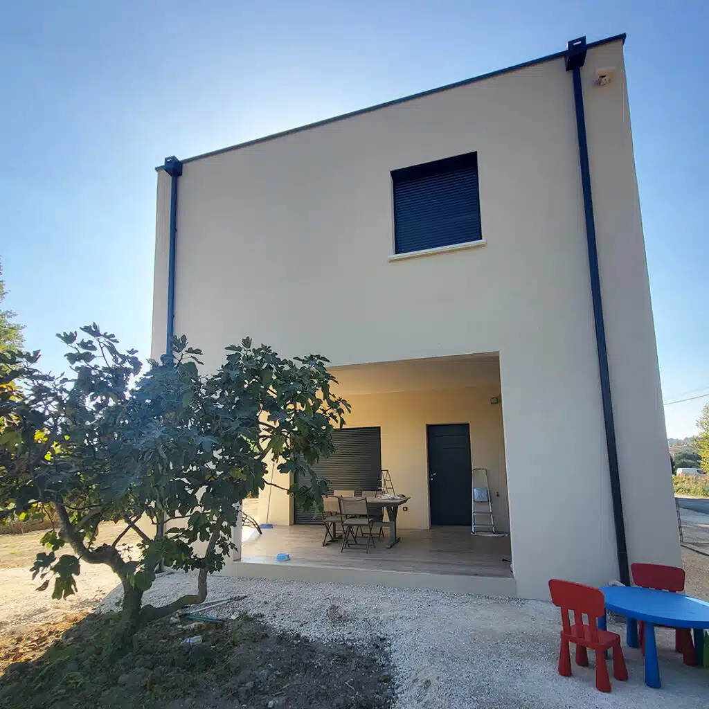 creation-dune-facade-a-saint-saturnin-des-avignon sur maison contemporaine