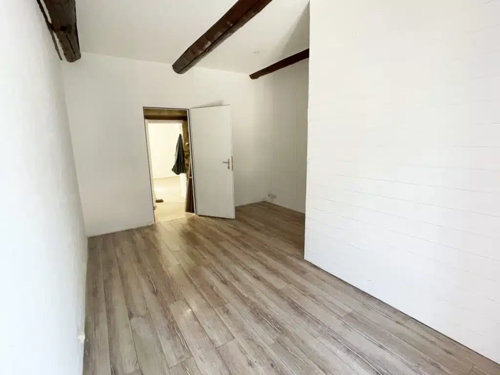 Photo d'une rénovation d'une chambre à Orange, Vaucluse.