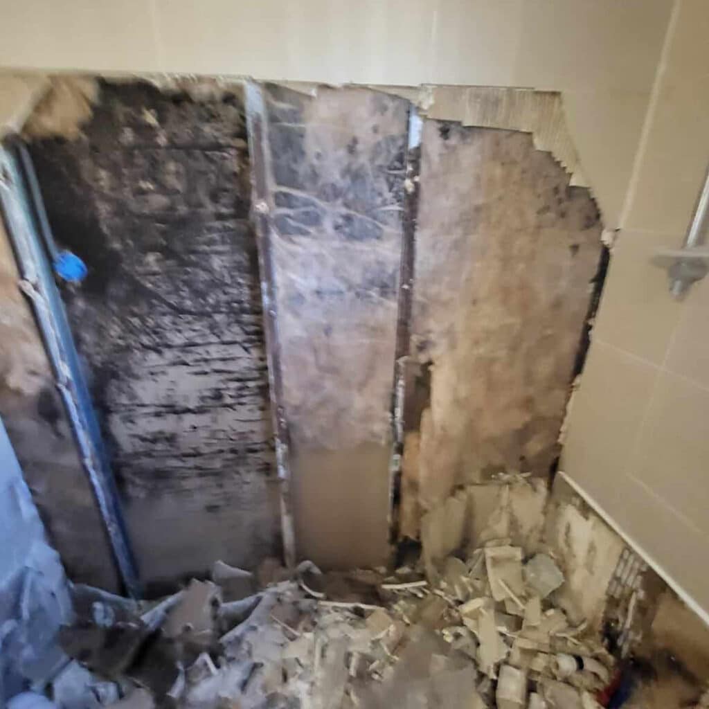 Photo 3 Avant Rénovation de Salle de Bain après Dégât des Eaux en Vaucluse