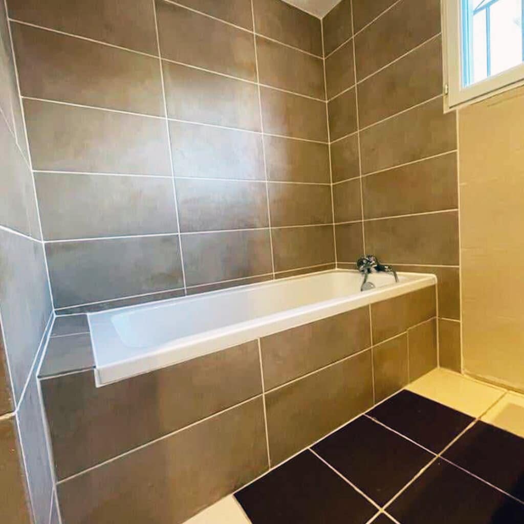 Photo baignoire Après Rénovation de Salle de Bain après Dégât des Eaux en Vaucluse