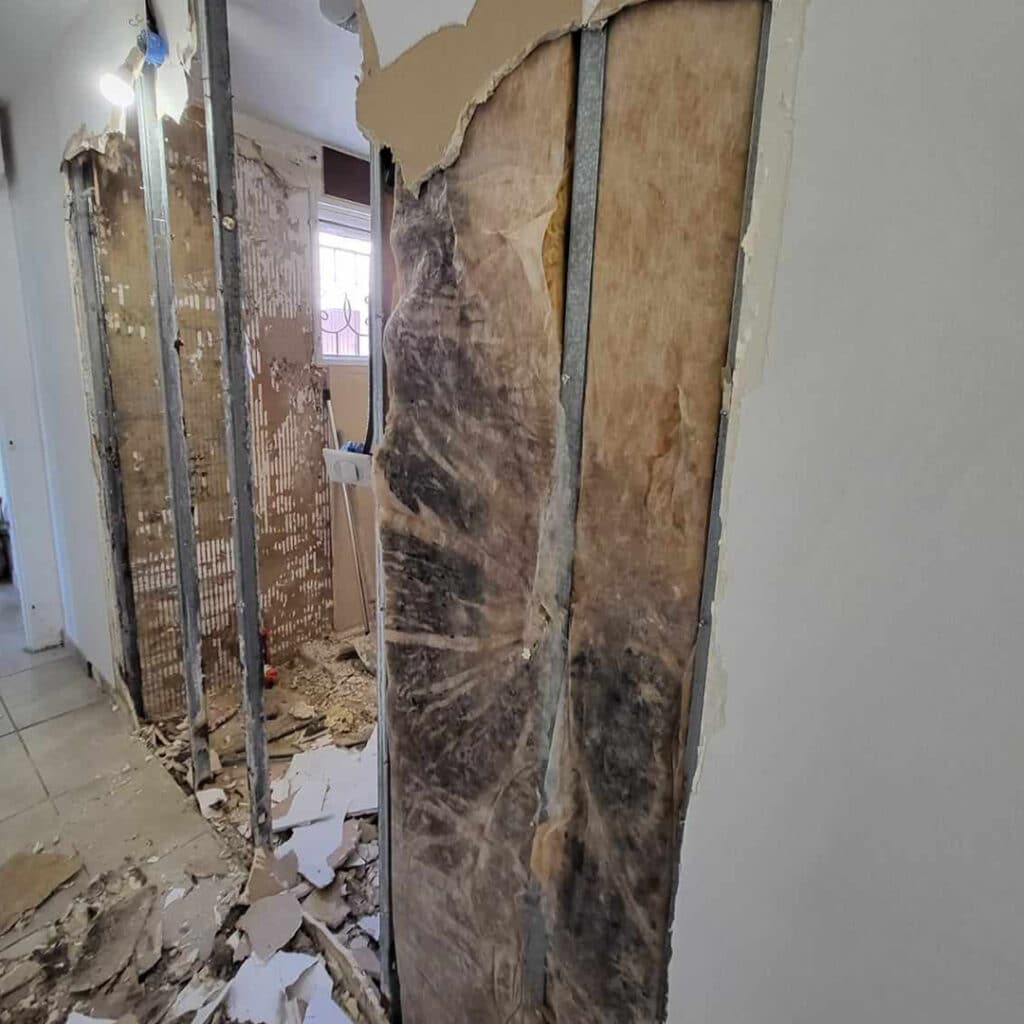 Photo 1 avant Rénovation de Salle de Bain après Dégât des Eaux en Vaucluse