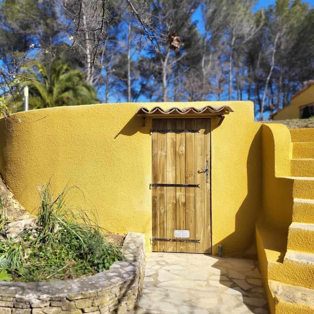 Photo d'un abri de jardin après rénovation de façade à Belcodène