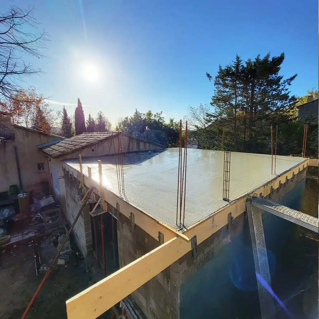 Création d'une dalle en béton armé d'une extension de maison dans le Vaucluse