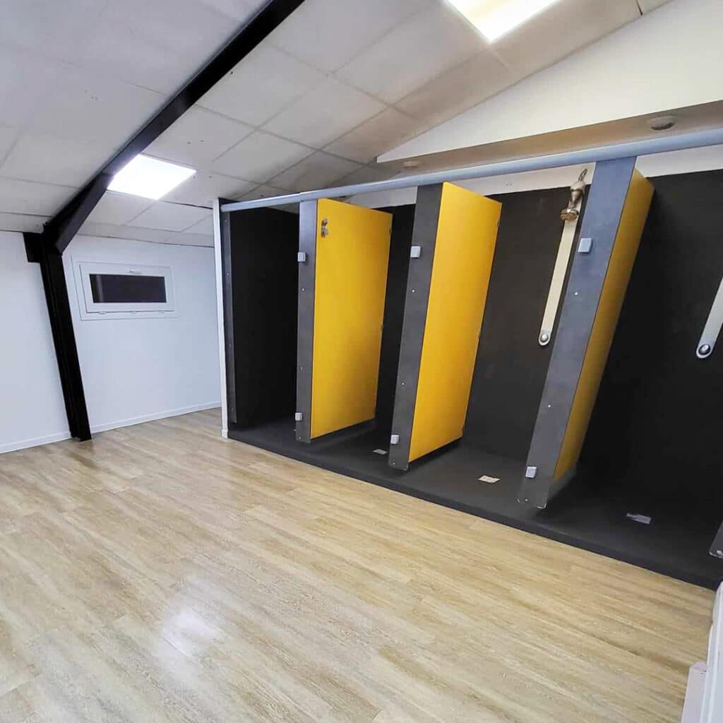 Photo Après Rénovation Complète des Vestiaires d'une Entreprise