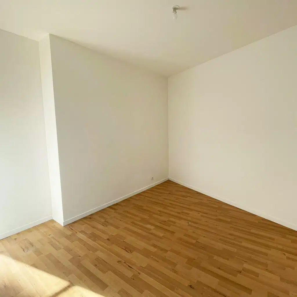 Photo d'un joli encastrement dans une chambre, Après Travaux de Petite Rénovation dans un Immeuble