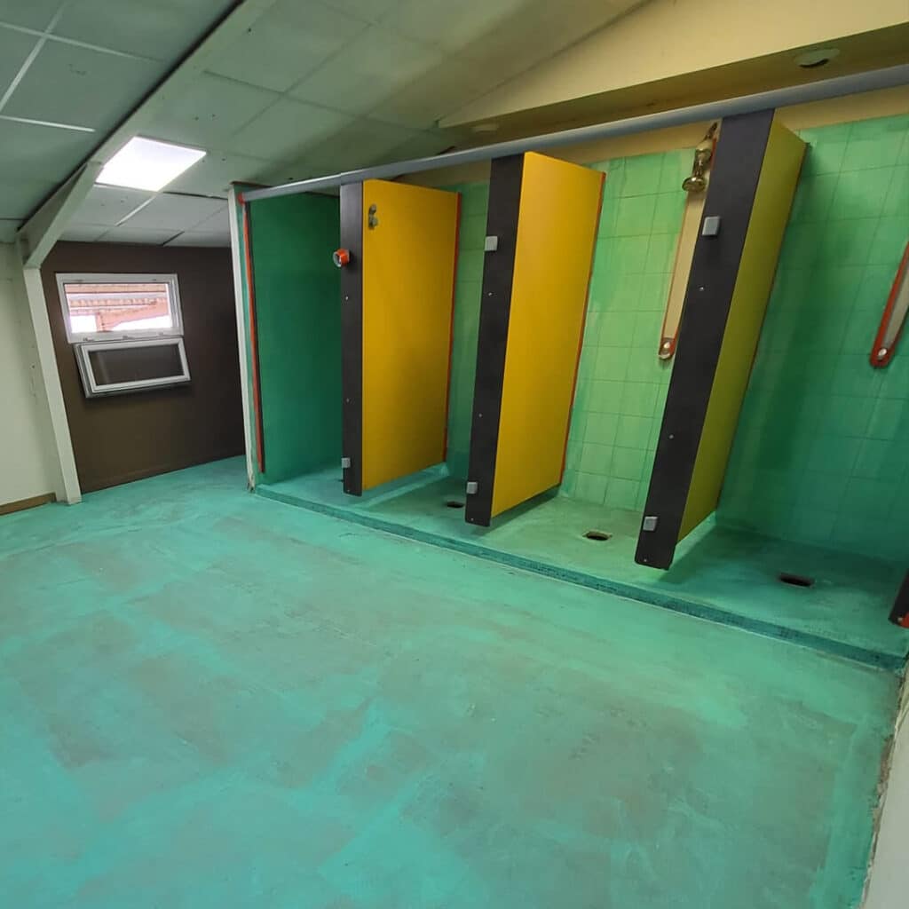 Photo Avant Rénovation Complète des Vestiaires d'une Entreprise 3