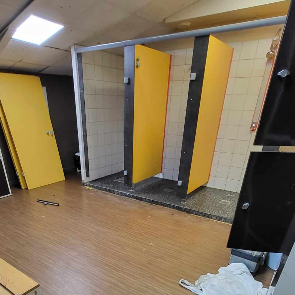 Photo Avant Rénovation Complète des Vestiaires d'une Entreprise 1
