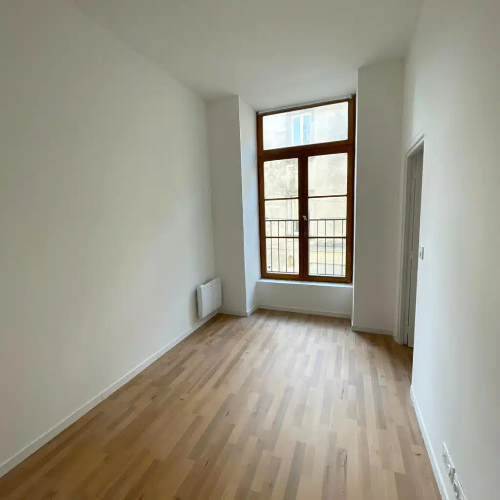 Photo d'un joli encastrement Après Travaux de Petite Rénovation dans un Immeuble