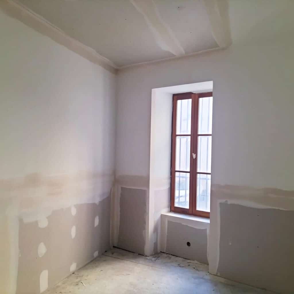 Création des encastrements en placo 2 pour les Travaux de Petite Rénovation dans un Immeuble