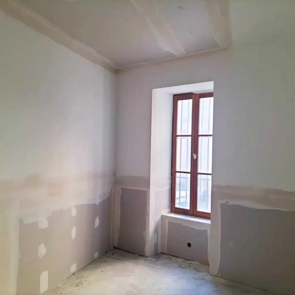 Création des encastrements en placo 2 pour les Travaux de Petite Rénovation dans un Immeuble