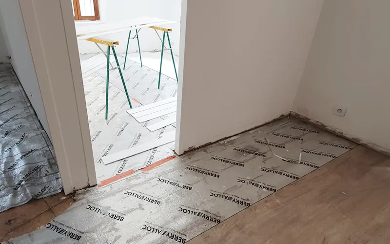 Pose de revêtement de sol carrelage et parquet par A2M Rénovation